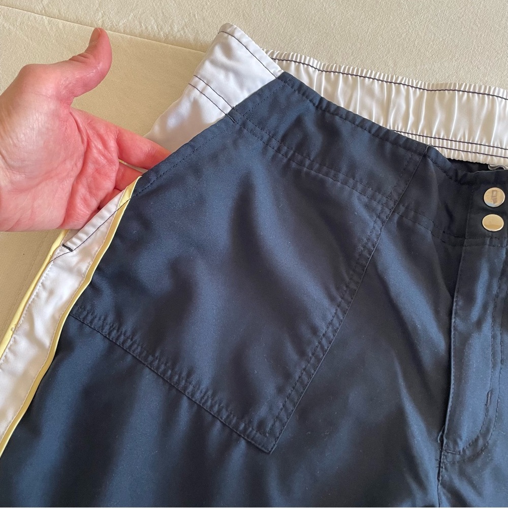 Nike Women’s Navy Blue Active Capri Pants with White Side Stripes Size Large - Picture 4 of 12
